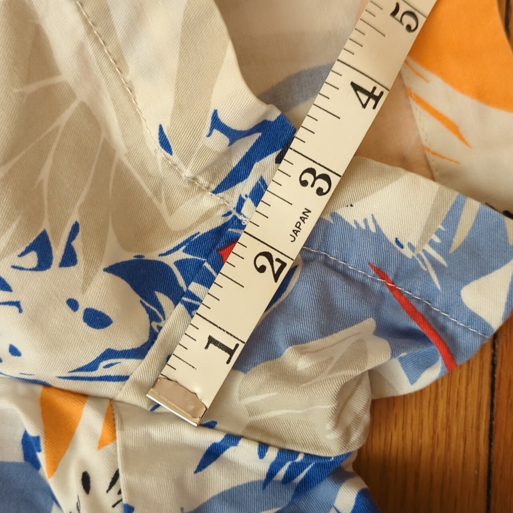 Gap printed leaves khaki shorts size 2 - Picture 4 of 8